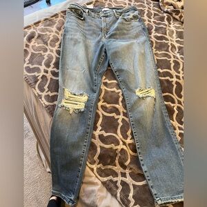 NWT Good American distressed ankle skimmer jeans. Stretch size 12/31